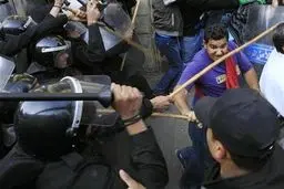 نظامیان آل‌خلیفه به تظاهرات مردمی حمله کردند