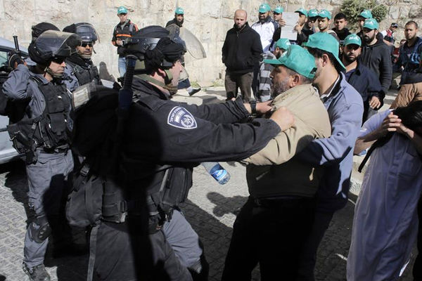 نظامیان صهیونیست ۱۲ فلسطینی دیگر را در کرانه باختری بازداشت کردند