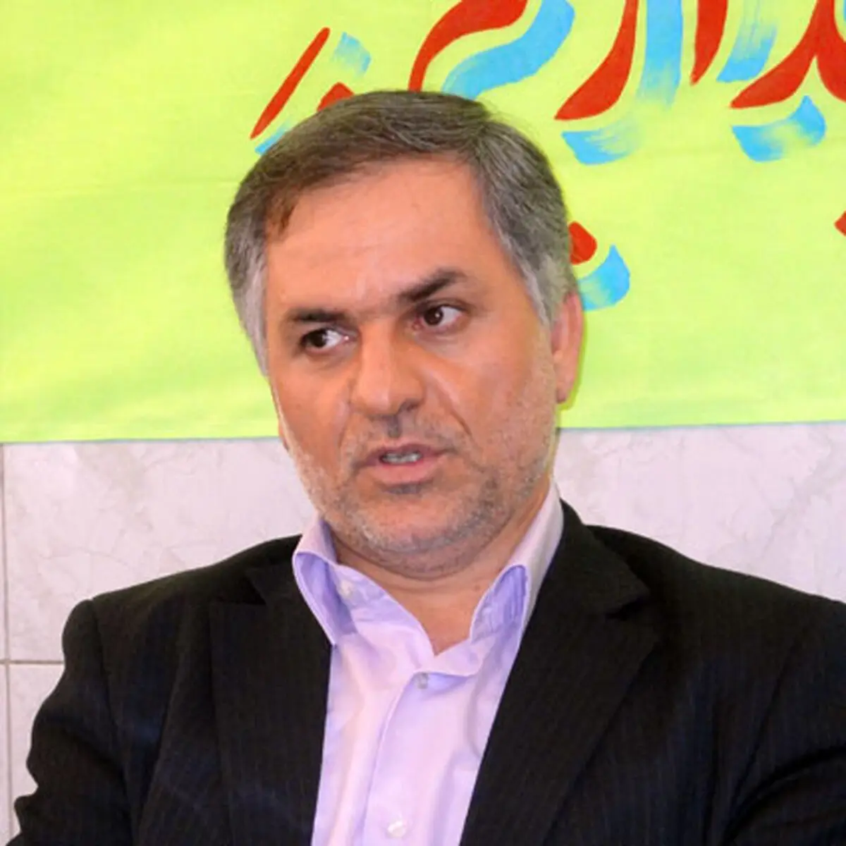 نوش‌آبادی: صدور مجوز انتشارات "امید ایرانیان" به معنای معافیت این ناشر از قوانین نیست