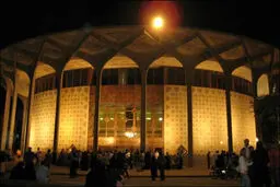 نوش‌آبادی: تصمیمی برای واگذاری تئاتر شهر نداریم