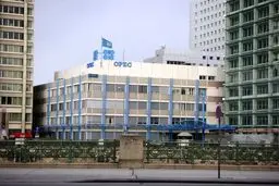 عضو کمیسیون انرژی مجلس: هدف عربستان از افزایش تولید زمین زدن ایران است