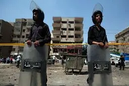 یک پلیس مصری در حمله افراد مسلح به منطقه‌ای در نزدیکی نیل کشته شد