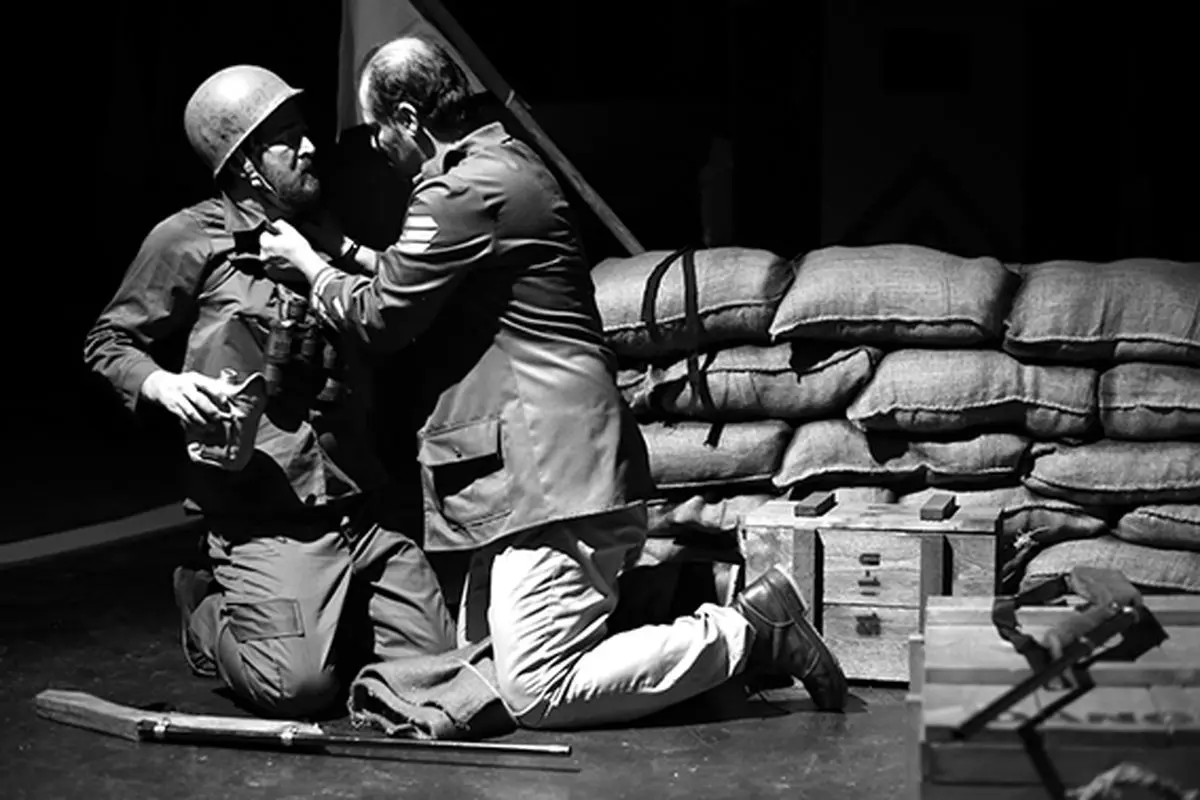 جلسه نقد و بررسی نمایش "دیده بانان" برگزار می‌شود