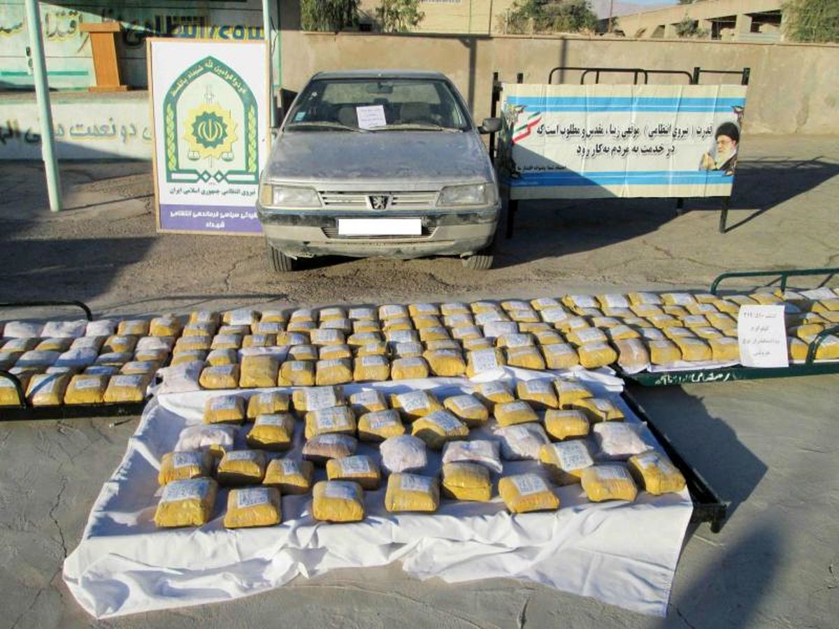 ۱۷۴ کیلوگرم تریاک از یک خودرو در عوارض تهران ـ قم کشف شد
