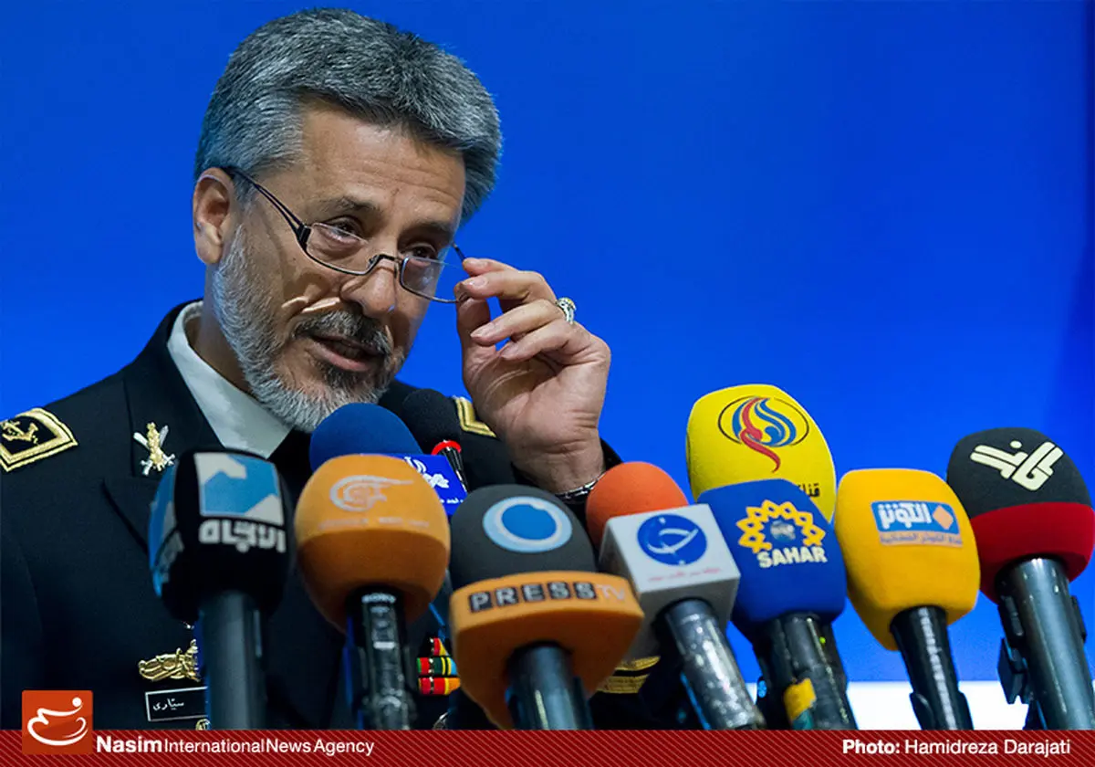 امیر سیاری: با اخطار نیروی دریایی ۲ ناو فرامنطقه‌ای منطقه رزمایش را ترک کردند