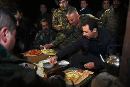 گزارش تصویری:: بازدید بشار اسد از نظامیان سوری در منطقه 