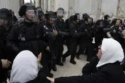 جوانان فلسطینی در قدس اشغالی با نظامات صهیونیست درگیر شدند