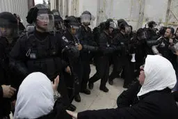 جوانان فلسطینی در قدس اشغالی با نظامات صهیونیست درگیر شدند