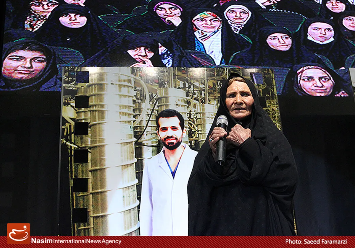 یادگار دفاع مقدس برای میهمانان عمار نان پخت؛ فروش دستکش‌های "ننه عصمت" برای جشنواره