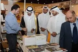 وزیر فرهنگ قطر از غرفه ایران در نمایشگاه کتاب دوحه بازدید کرد