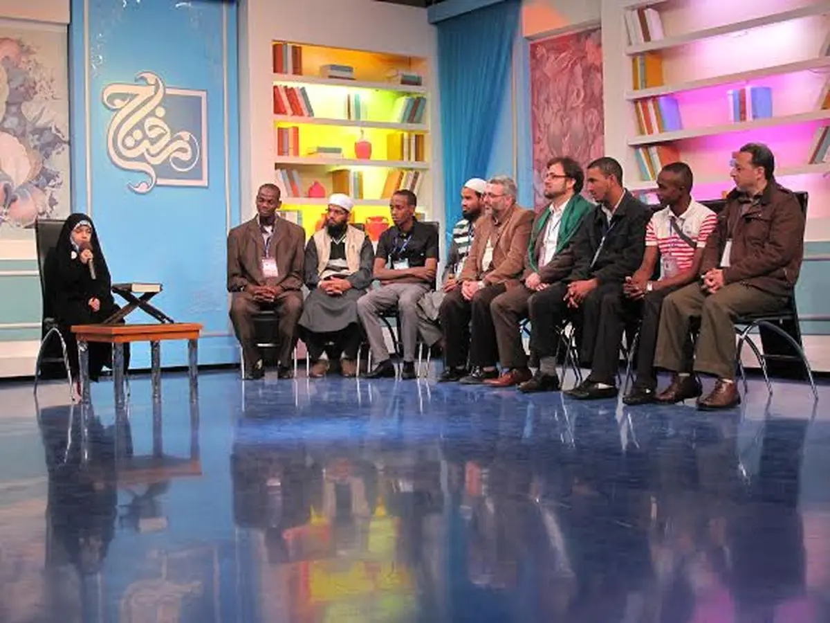 شرکت‌کنندگان مسابقات قرآن دانشجویان مسلمان از صدا وسیما بازدید کردند