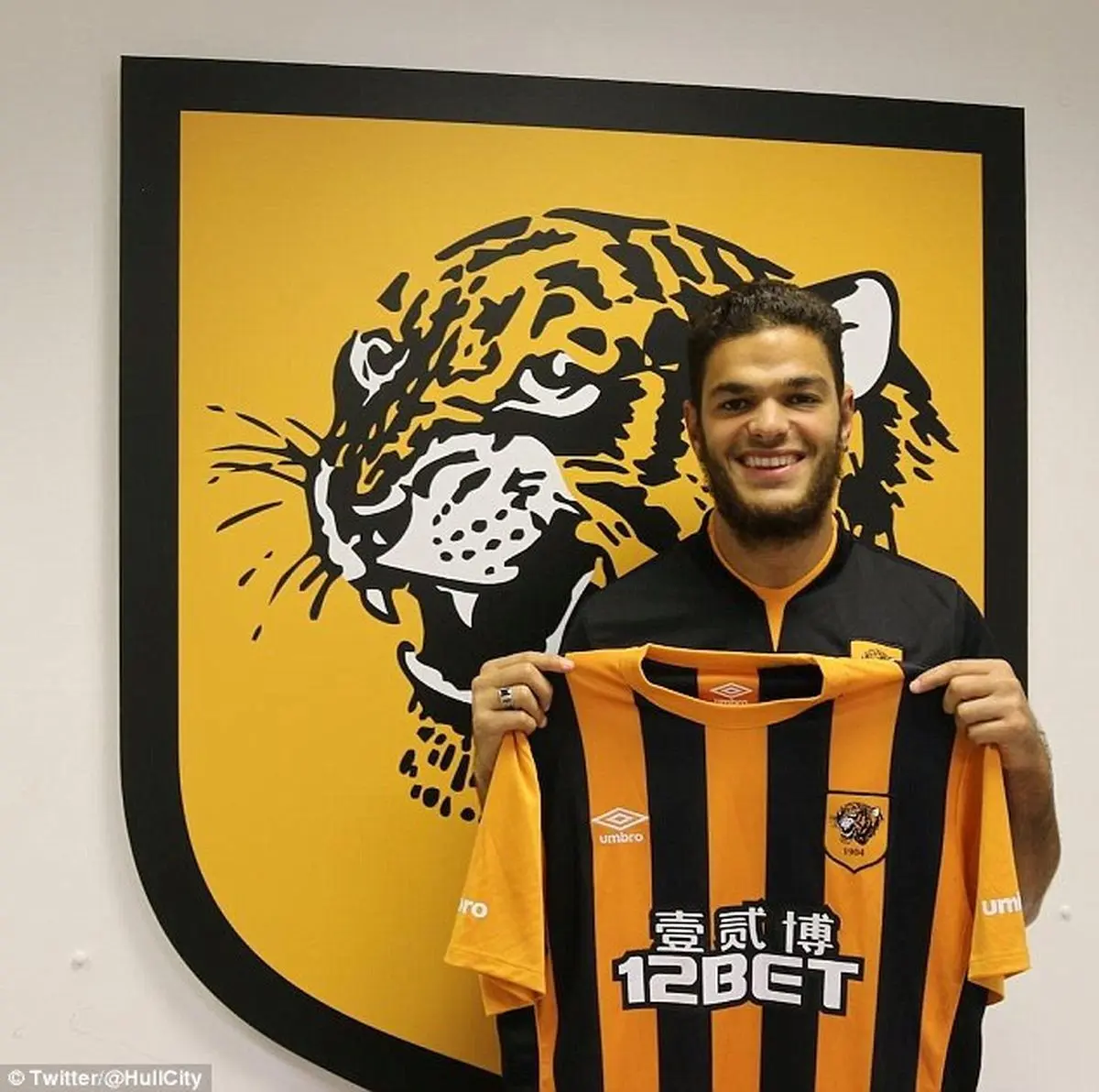 "حاتم بن‌‌عرفا" به نیس پیوست