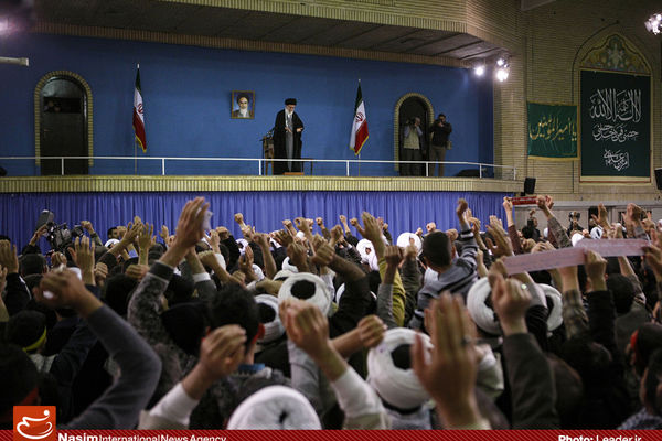 گزارش تصویری:: دیدار جمعی از مردم قم با رهبر معظم انقلاب