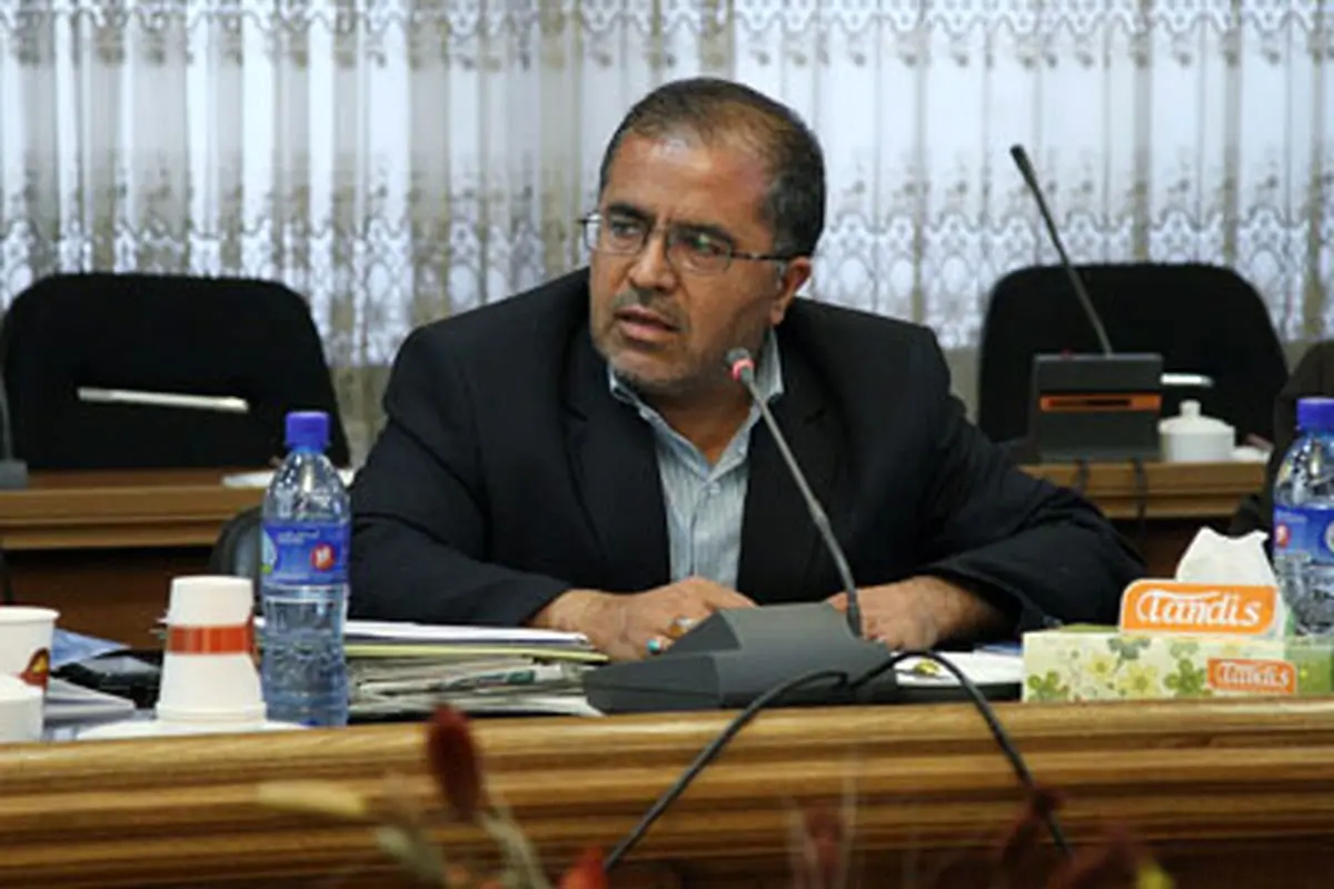 خسروی: وزارت علوم برای مقابله با پایان‌نامه‌ فروشی برنامه‌ریزی بیشتری بکند