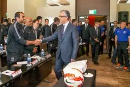 رئیس کنفدراسیون فوتبال آسیا از عملکرد داوران حمایت کرد