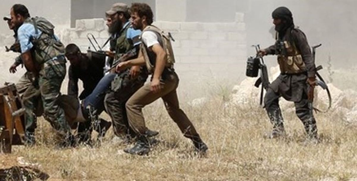 مقامات امنیتی سوریه از عقب‌نشینی داعش از منطقه نفتی "التیم" در استان دیرالزور خبر دادند