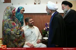 گزارش تصویری:: دیدار رئیس‌جمهور با خانواده شهید ستاری و شهاب‌الدین بصام‌تبار، جانباز جنگ تحمیلی