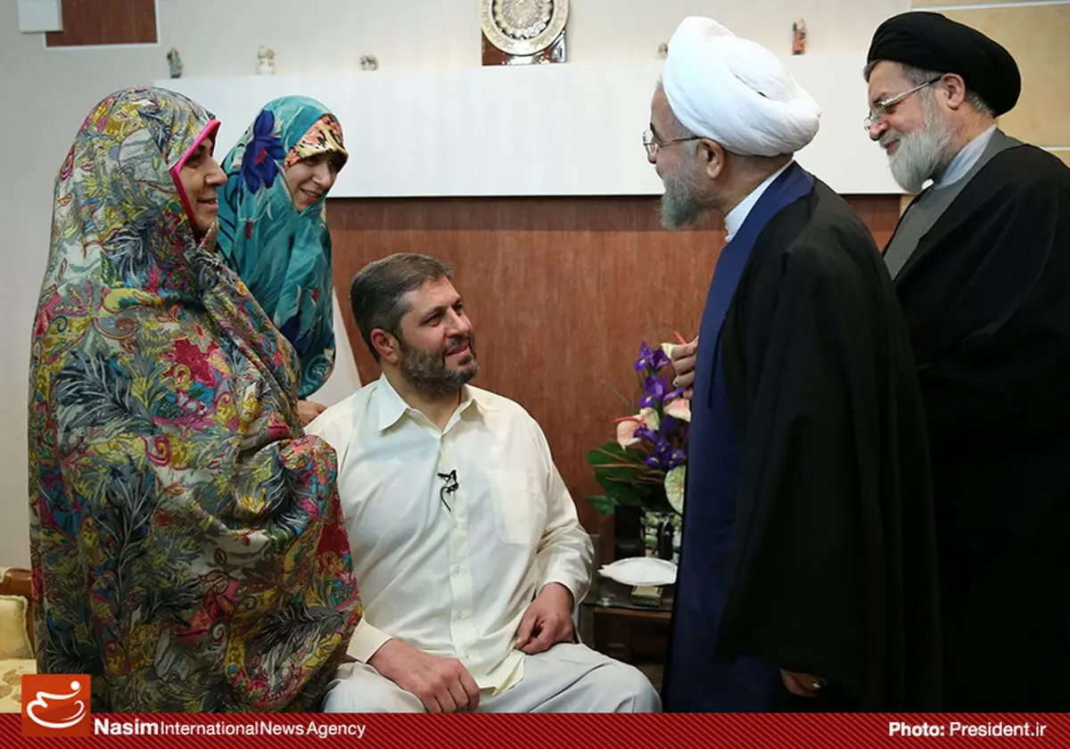 گزارش تصویری:: دیدار رئیس‌جمهور با خانواده شهید ستاری و شهاب‌الدین بصام‌تبار، جانباز جنگ تحمیلی