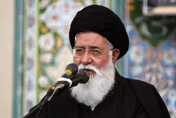 آیت‌الله علم‌الهدی: رئیس‌جمهور آمریکا با وقاحت تمام برای ما تعیین تکلیف می‌کند