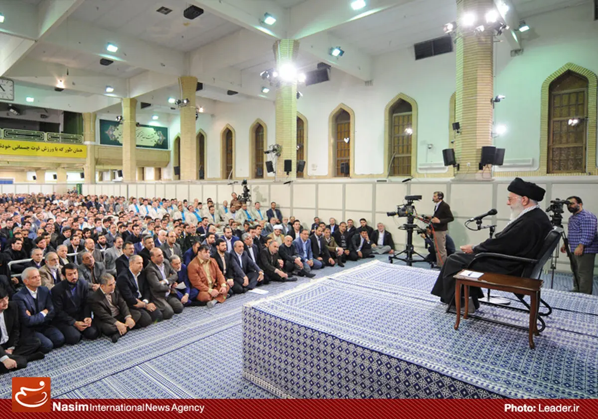 رهبر انقلاب: قهرمان‌محوری به معنای نادیده گرفتن تخلف نیست