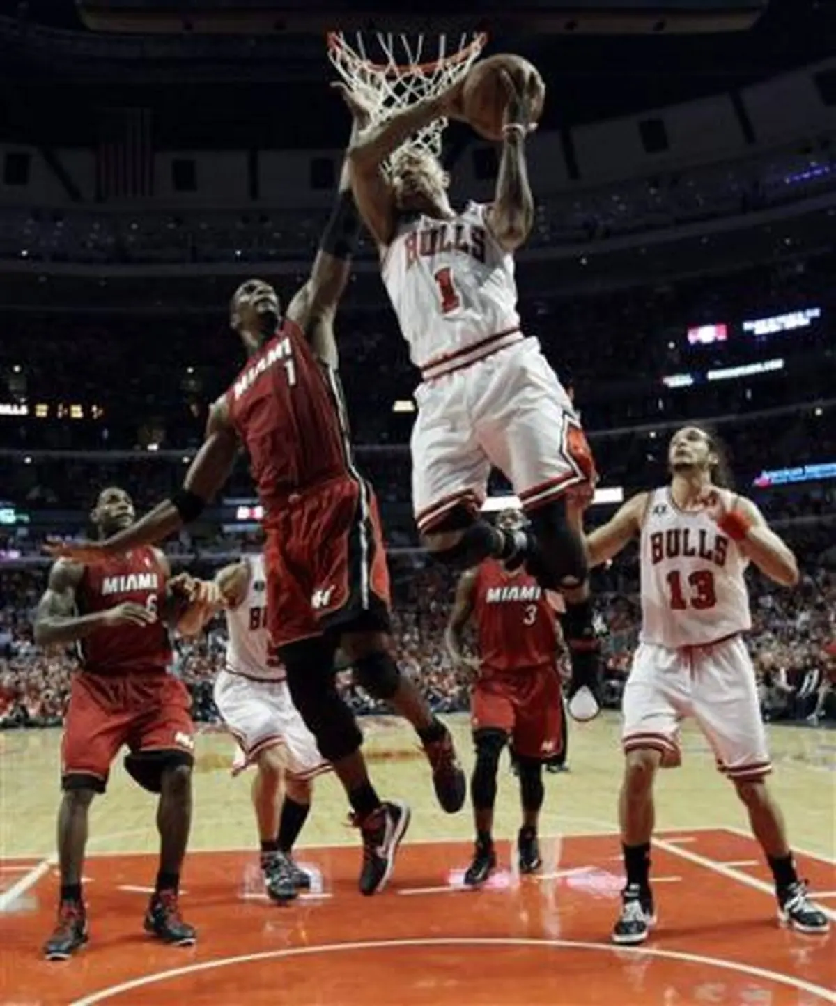 تیم بسکتبال شارلوت در دیداری نزدیک، میامی را با نتیجه ۷۸ بر ۷۶ شکست داد