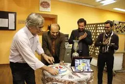 هنرمندان تئاتر برای دبیر جشنواره فجر جشن تولد گرفتند