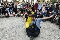 کارگردان تئاتر خیابانی: در بسیاری از موارد با تئاتر خیابانی به سهولت رفتار می‌شود