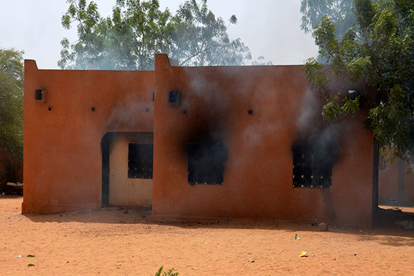 هفت کلیسا در نیجر به آتش کشیده شد