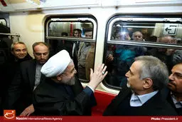 عکس خبری:: عزیمت رئیس‌جمهور با مترو