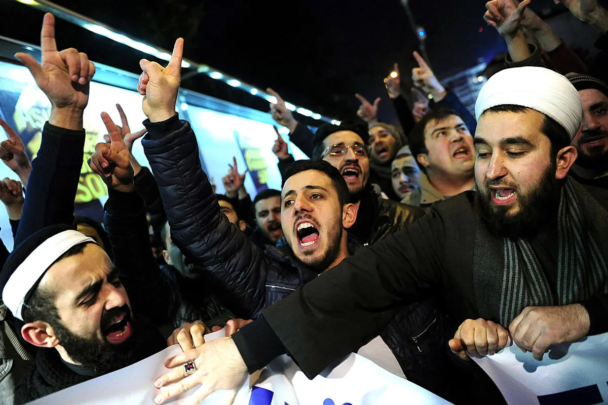 هزاران نفر در مناطق مختلف ترکیه در اعتراض به توهین مجدد نشریه شارلی ابدو تظاهرات کردند