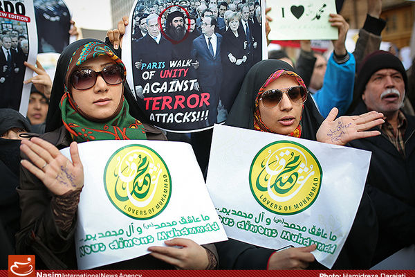 گزارش تصویری:: تجمع مقابل سفارت فرانسه در اعتراض به هتک حرمت پیامبر(ص)