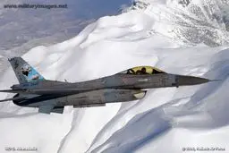 یک جنگنده اف۱۶ یونانی در شهر آلباسته اسپانیا سقوط کرد