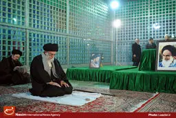 رهبر انقلاب در مرقد مطهر امام راحل و گلزار شهدای بهشت زهرا حضور یافتند
