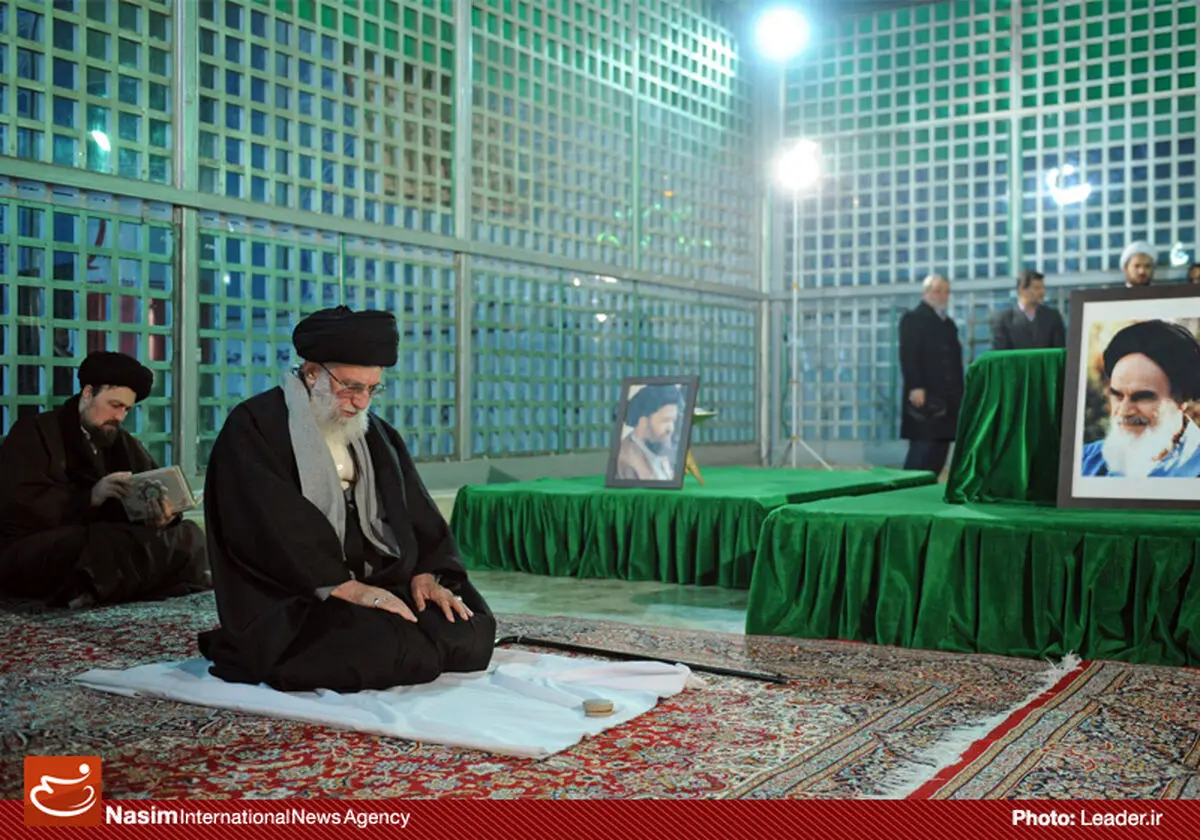 رهبر انقلاب در مرقد مطهر امام راحل و گلزار شهدای بهشت زهرا حضور یافتند