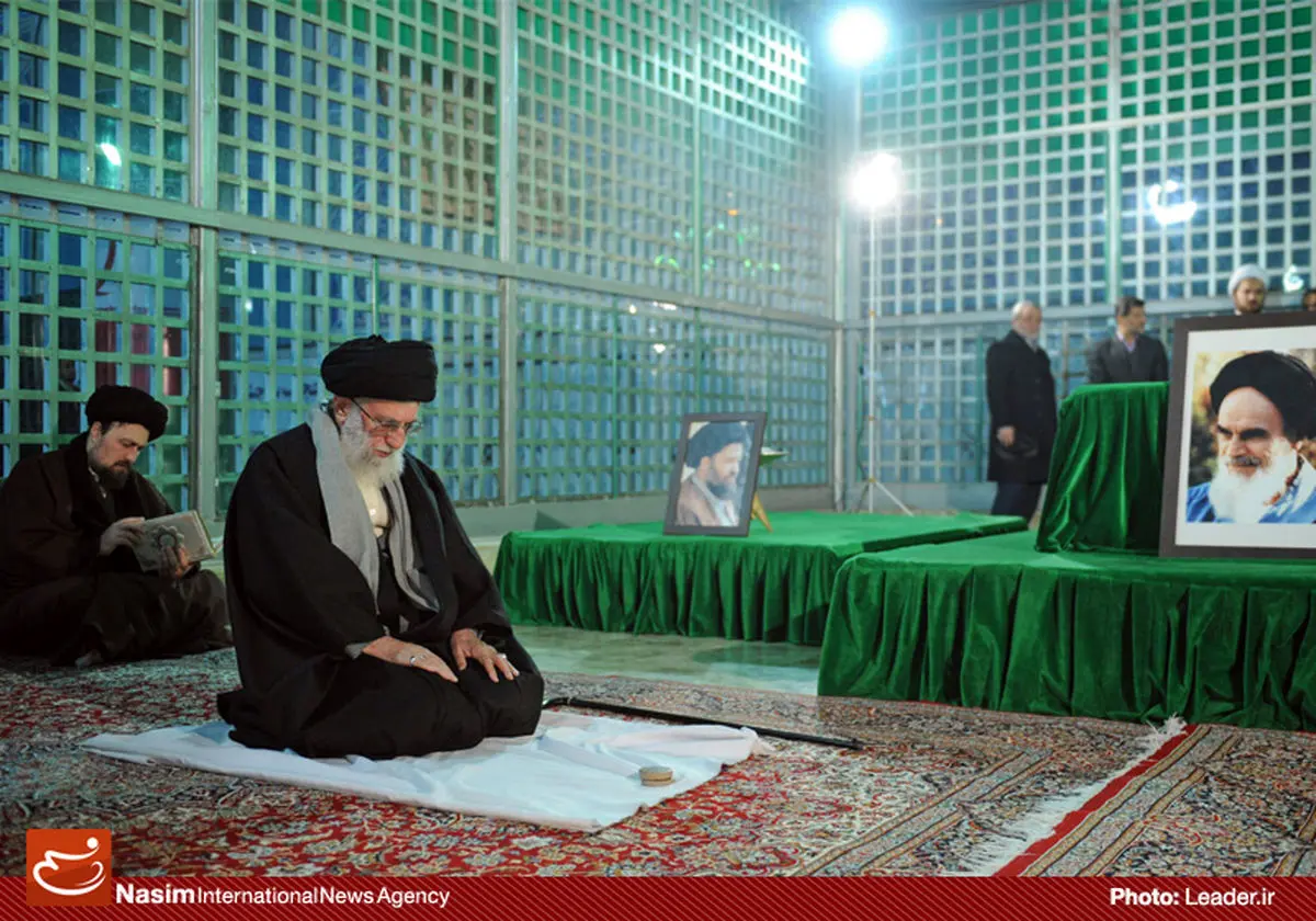 رهبر انقلاب در مرقد مطهر امام راحل و گلزار شهدای بهشت زهرا حضور یافتند