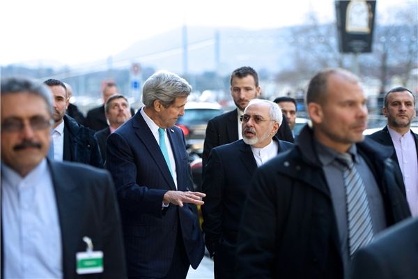 وزیر خارجه آمریکا: برای دیدار با ظریف آماده هستم