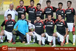 تیم یاران علی کریمی در دیداری دوستانه رسانه ورزش را شکست داد