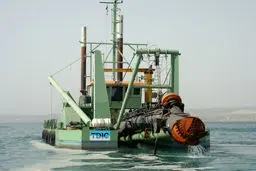 شناور بازسازی‌شده لایروب 