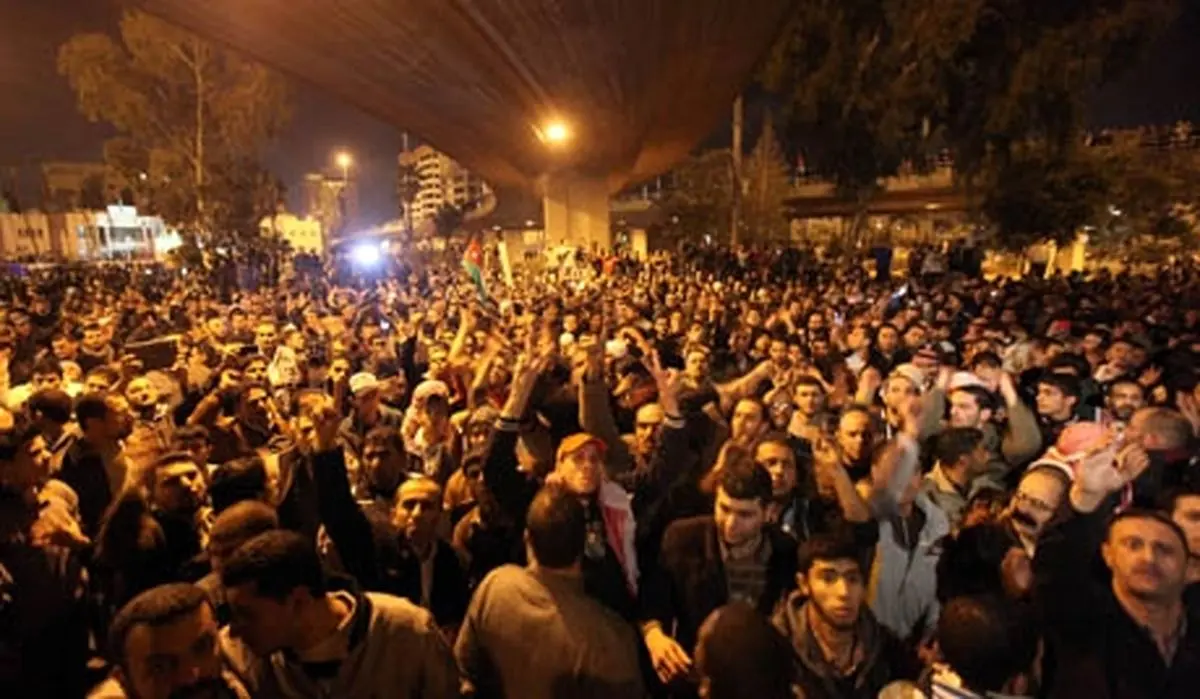 اردنی‌ها در اعتراض به اقدام داعش در آتش‌زدن خلبان اردنی تظاهرات کردند