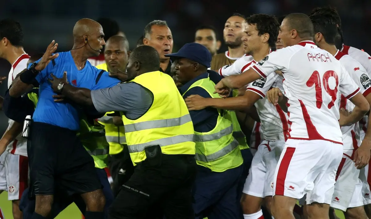 داور جنجالی یک‌چهارم‌نهایی جام ملت‌های ‌آفریقا نقره‌داغ شد