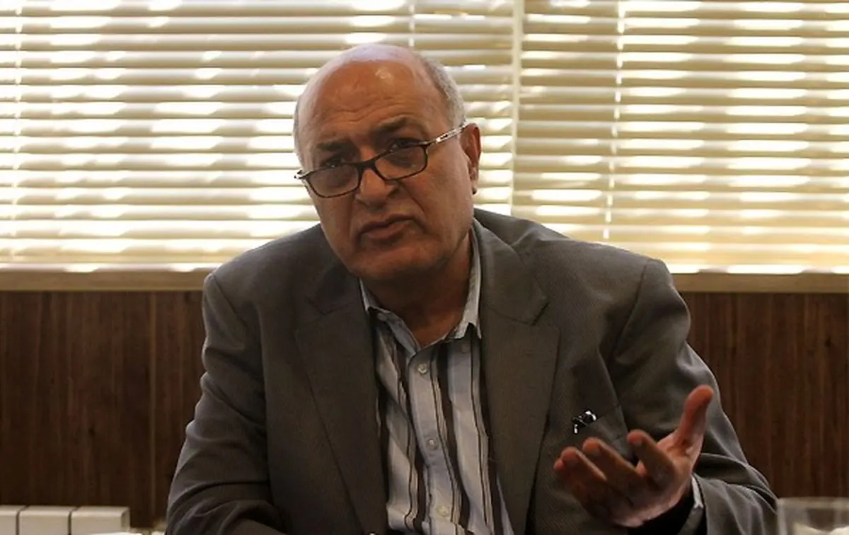 آموزگار: فهرست تعیین مصادیق برای معافیت مالیاتی کتابفروشان هنوز تایید نشده است