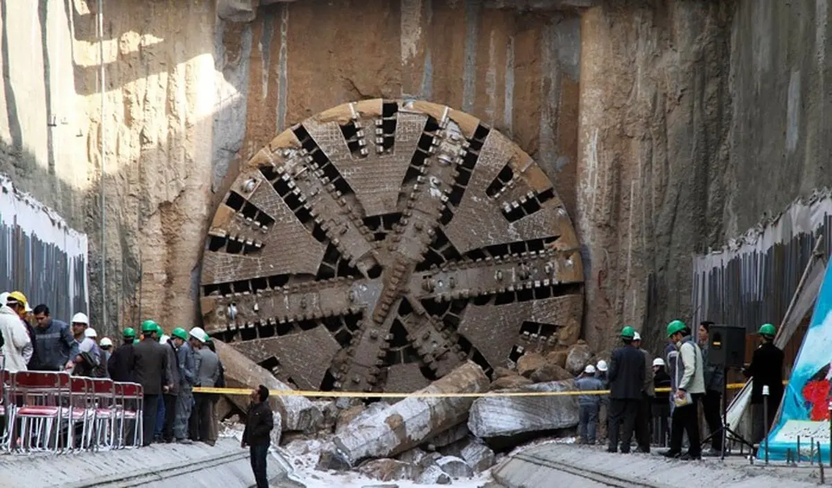 دستگاه "TBM" جبهه جنوبی "خط ۲" قطارشهری مشهد از ایستگاه میدان سعدی این شهر خارج شد
