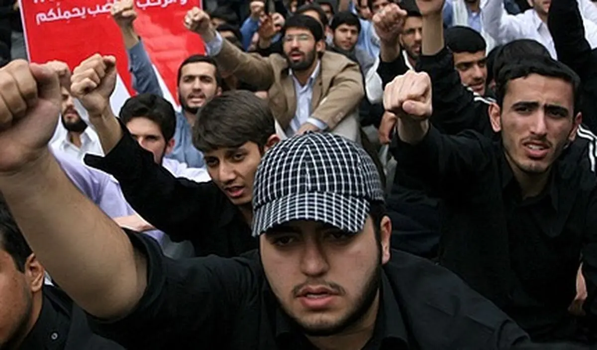 دانشجویان برای مطالبه مبارزه جدی با مفاسد اقتصادی تجمع کردند