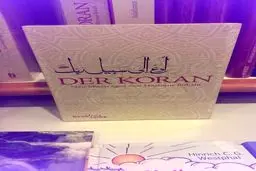 فروش قرآن در آلمان به دنبال توزیع نامه رهبر معظم انقلاب  افزایش یافت