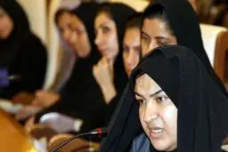 آیین تجلیل از بانوان برجسته و کارآفرین روستاهای آبادان به مناسبت دهه فجر برگزار شد