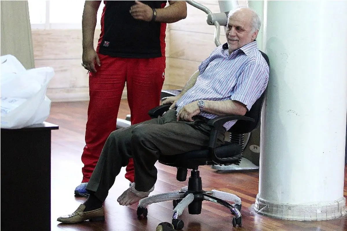 خوردبین: درخشان گفت تادائو کاری که کادر فنی می‌خواهد را انجام می‌دهد