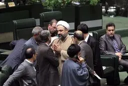 طیب‌نیا: علت سقوط بورس به رئیس‌جمهور و وزیر خارجه برمی‌گردد، نه من + فیلم