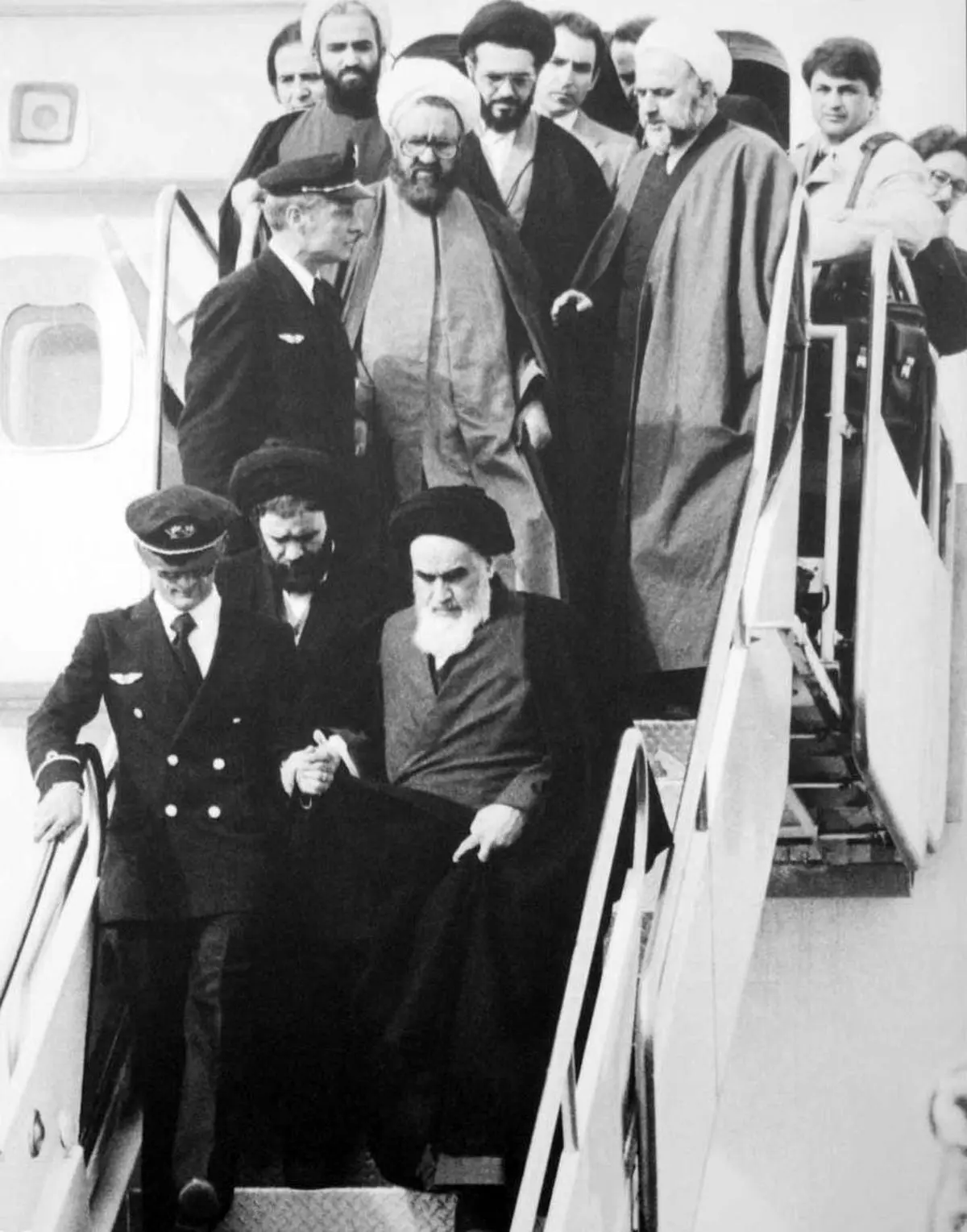 کتاب "امام خمینی رهبر انقلاب ایران" به زبان ژاپنی در توکیو منتشر شد