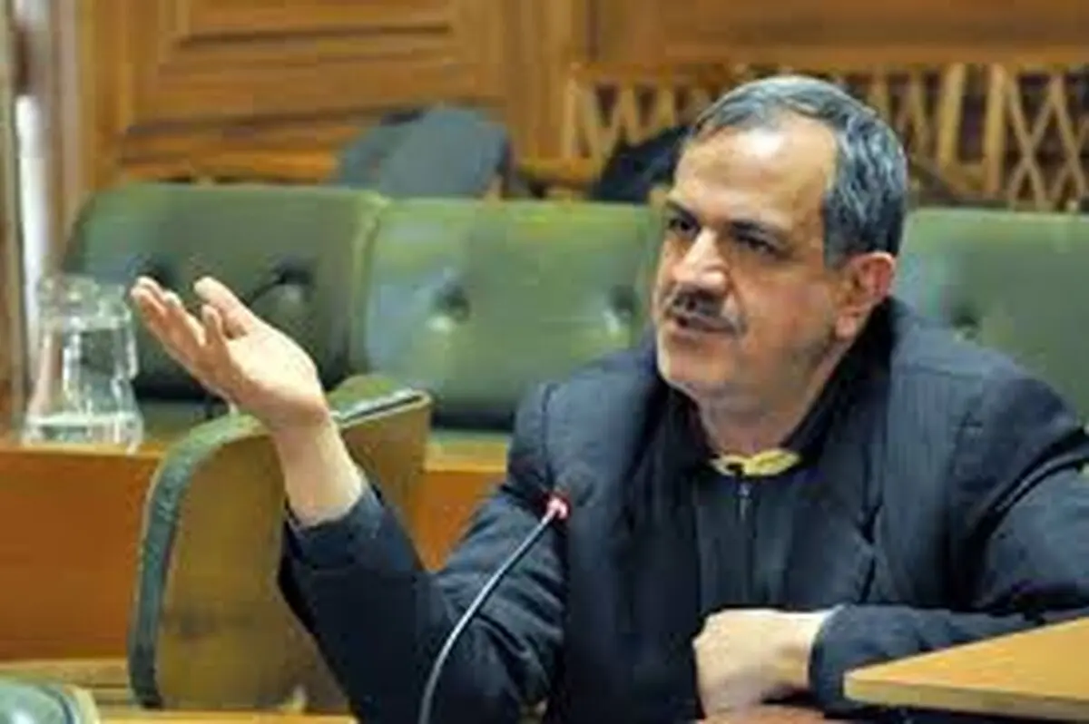 مسجدجامعی: شهرداری آرم های طرح ترافیک را به خبرنگاران واقعی بدهد