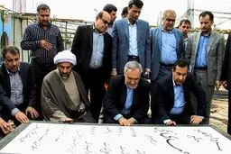 استاندار خوزستان با حضور در یادمان شهدای شملچه به شهدای این شهر ادای احترام کرد